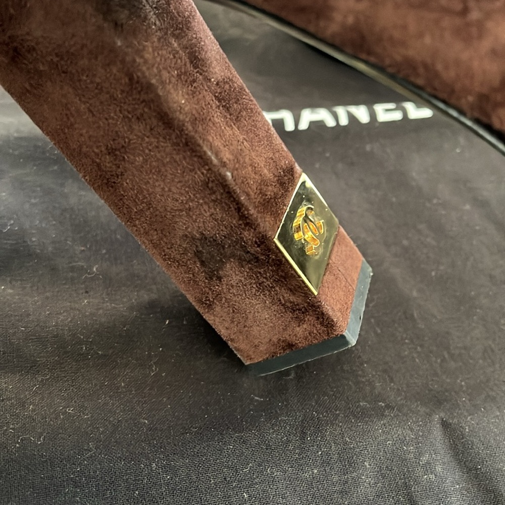 CHANEL - Picture 8 of 11